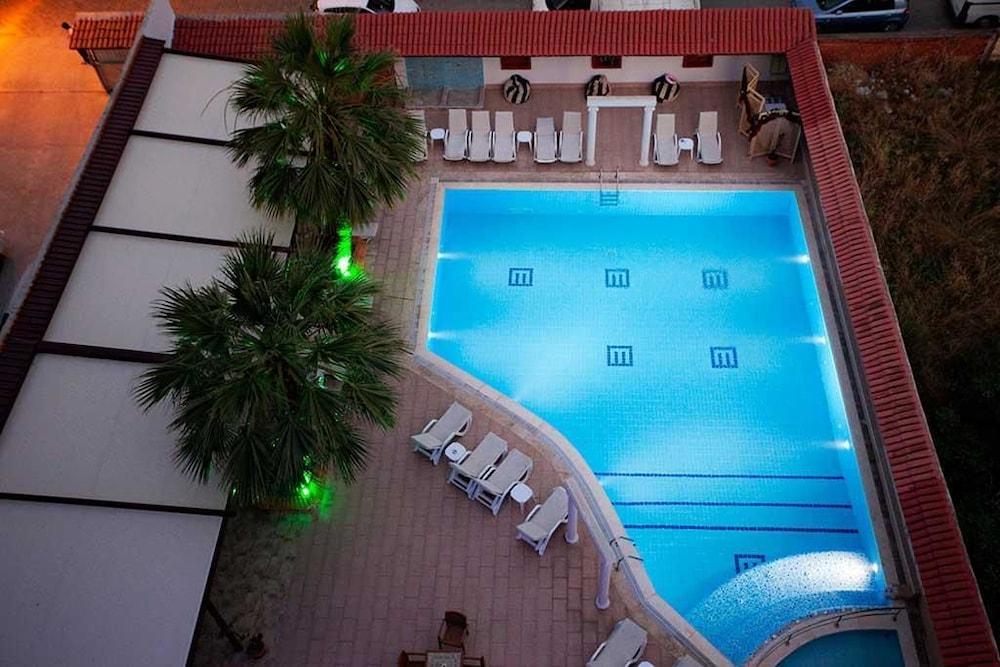 Hotel Duqqan Deluxe 4*