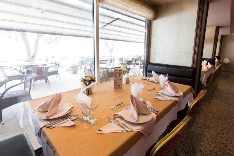 Duqqan Deluxe Hotel 4*